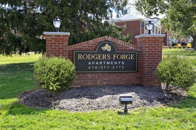 Entrance - Rodgers Forge Apartments