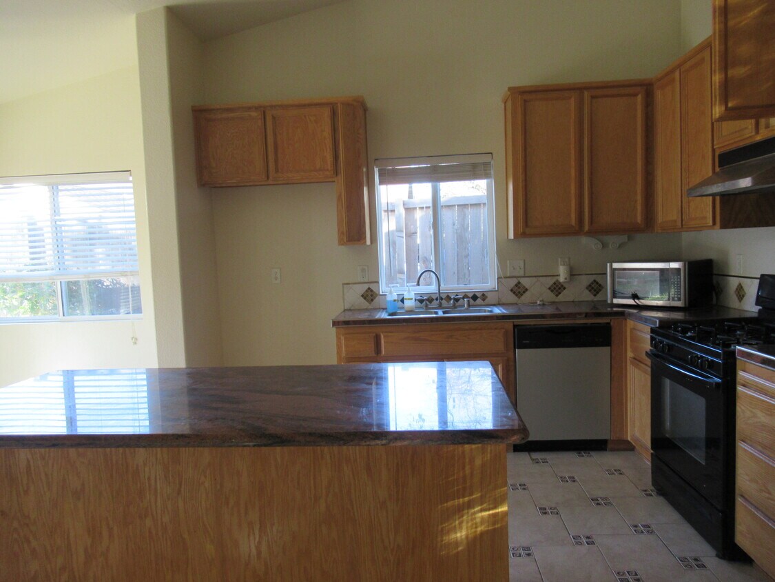 Primary Photo - 405 Donner Ct