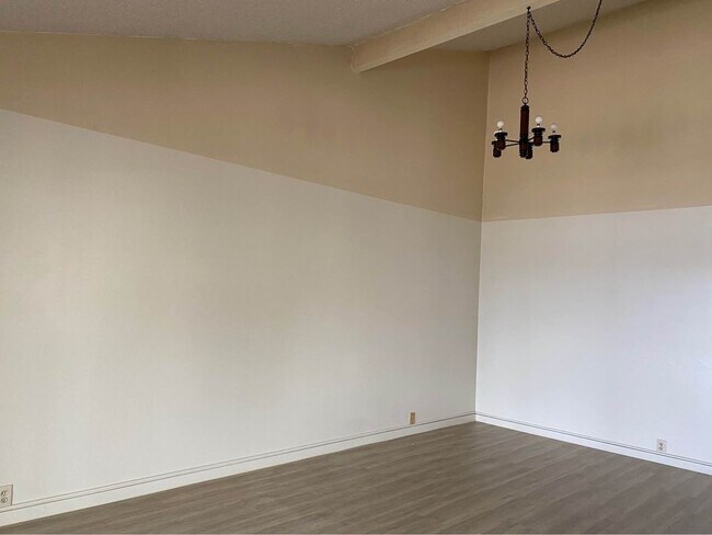 Photo - 908 Kahikolu Plz House