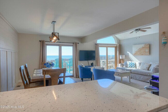 Building Photo - 3994 Island Dr