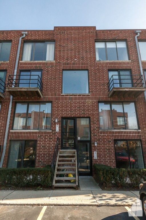 Building Photo - 944 W Grace St