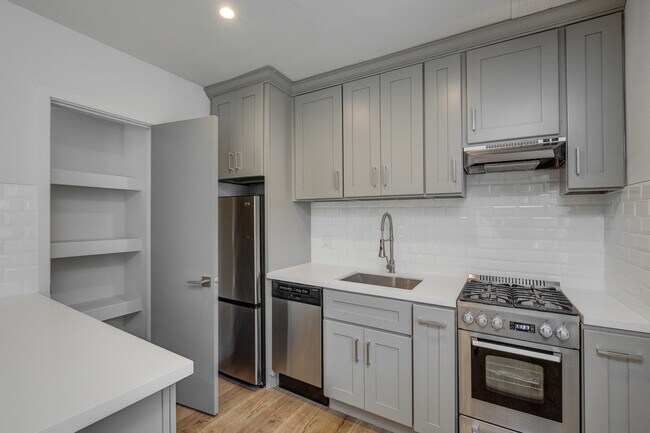 Building Photo - 4136 Grandview