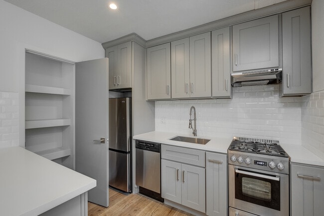 Building Photo - 4136 Grandview
