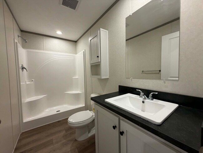 Foto del edificio - 25284 Nuway Ave