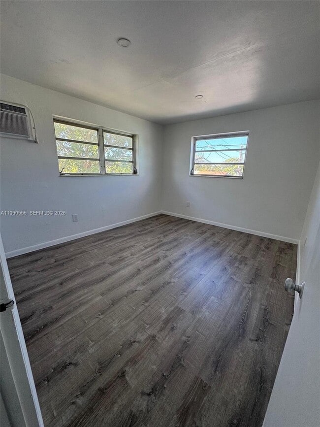 Foto del edificio - 6451 W Flagler St