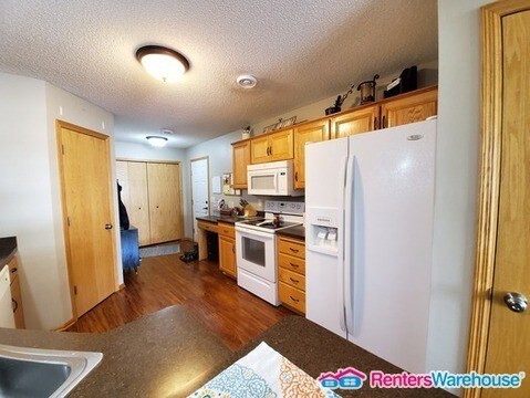Building Photo - Beautiful 3 Bedroom Townhouse in Elk River!