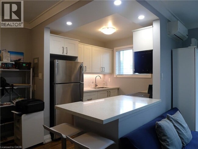 Building Photo - 2373 King St E