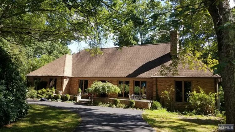 Primary Photo - 27 Birchwood Ln