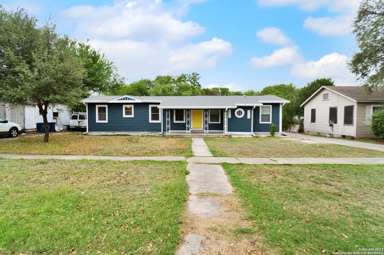 Foto principal - 2446 Cincinnati Ave