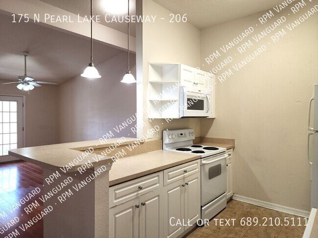 Foto del edificio - 175 N Pearl Lake Causeway