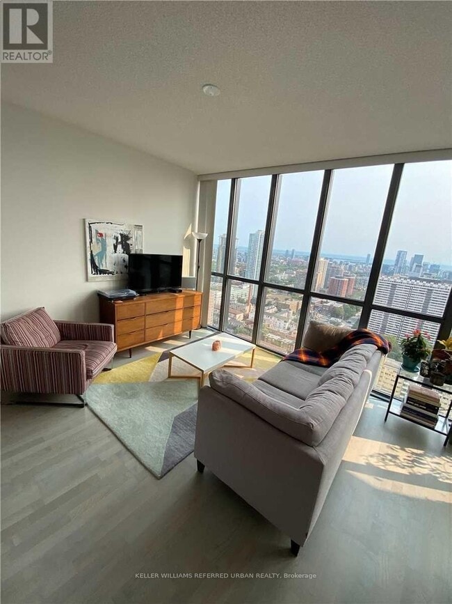 Building Photo - 101 Charles St E