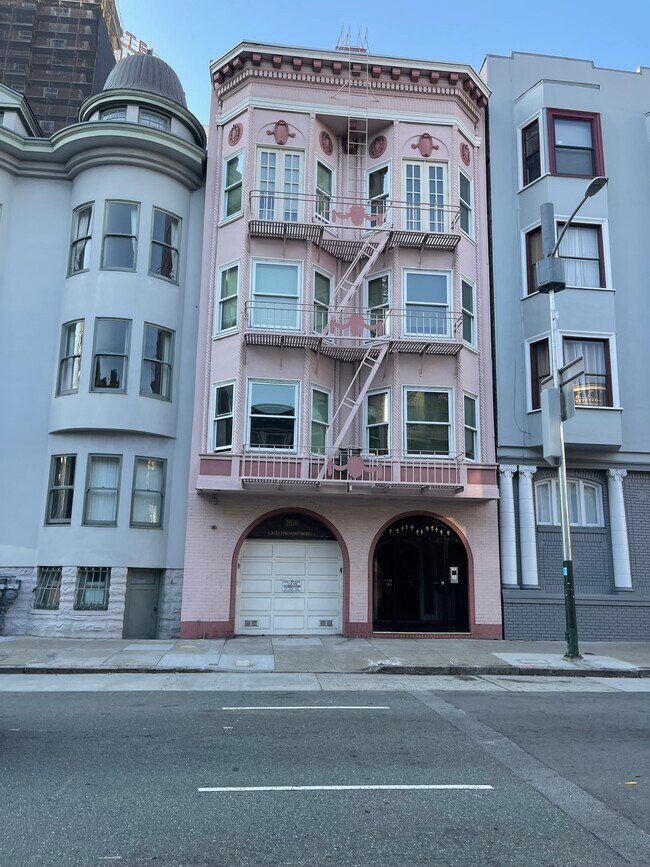 Building Photo - 960 Pine St