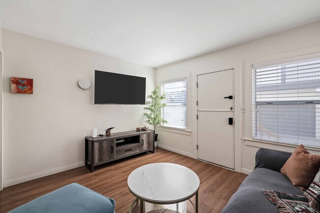 Foto del edificio - 1634 Bayview Dr