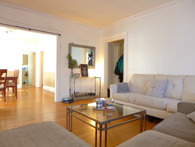Foto del edificio - 113 Colborne Rd