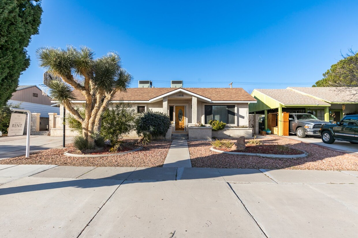 Primary Photo - BOULDER CITY HOME ACROSS FROM BC HIGH SCHOOL!