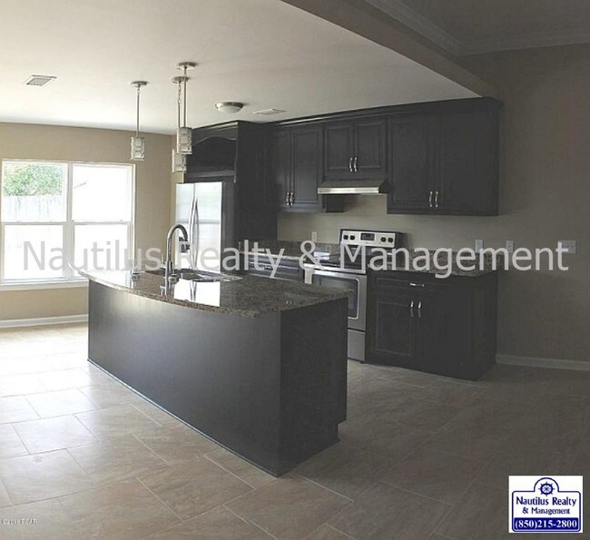 Foto del edificio - 605 Pinetree Dr