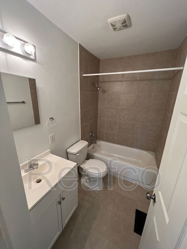 Foto del edificio - 2374 Linden Ave