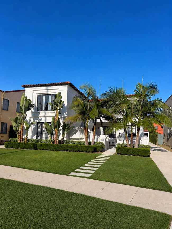 Building Photo - 1130 S Cloverdale Ave