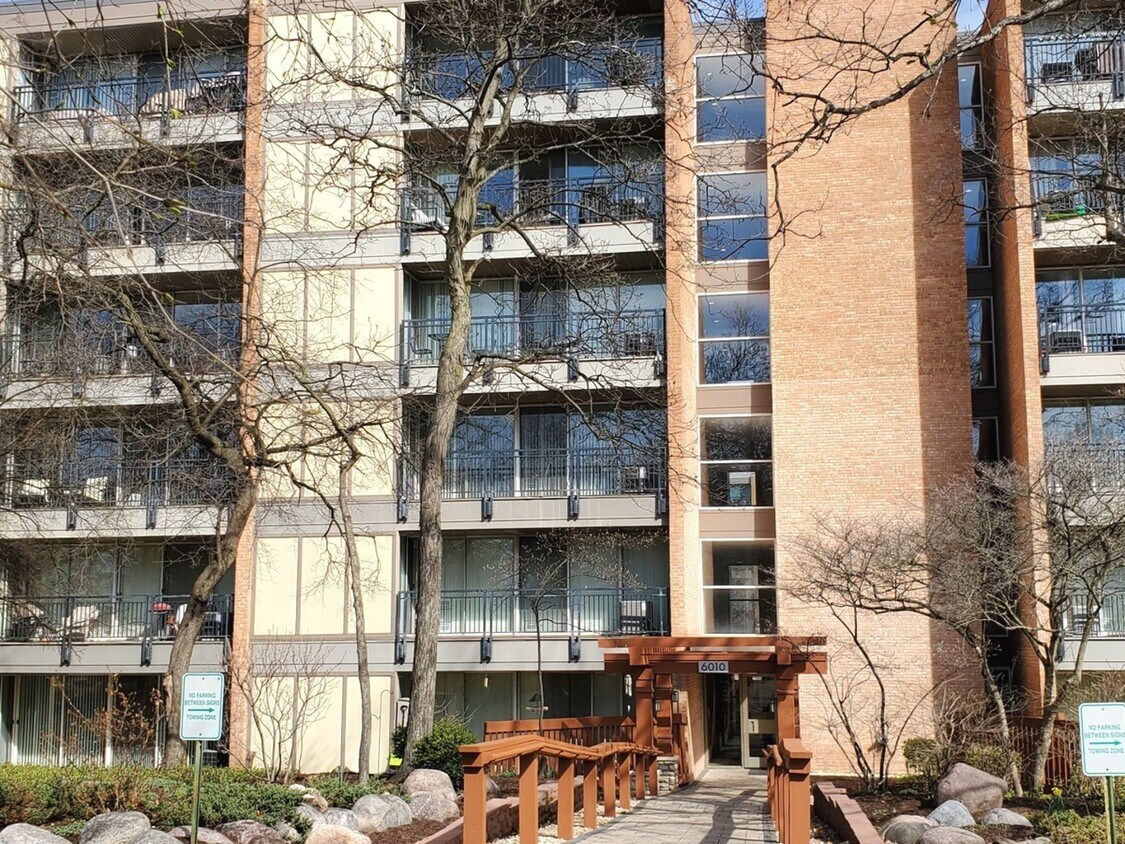 Primary Photo - 6010 Oakwood Dr