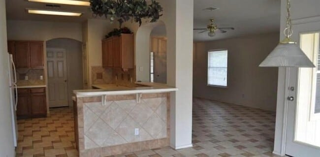 Building Photo - 1212 Knoll Ridge Dr