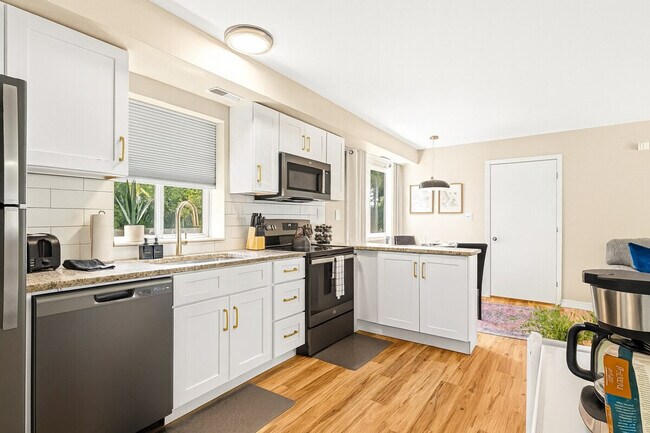 Foto del edificio - 18459 Sharon Ln