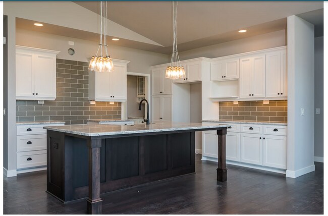 Foto del edificio - 615 Clear Pond Way