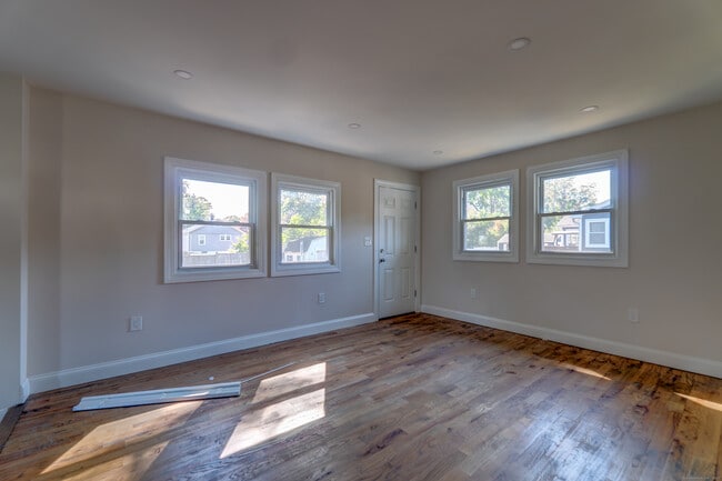 Building Photo - 37 Moulthrop St