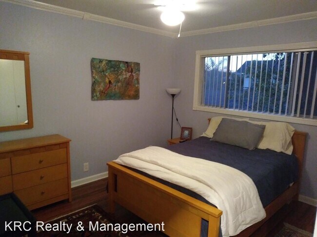 Foto del edificio - 1910 Roosevelt Ave