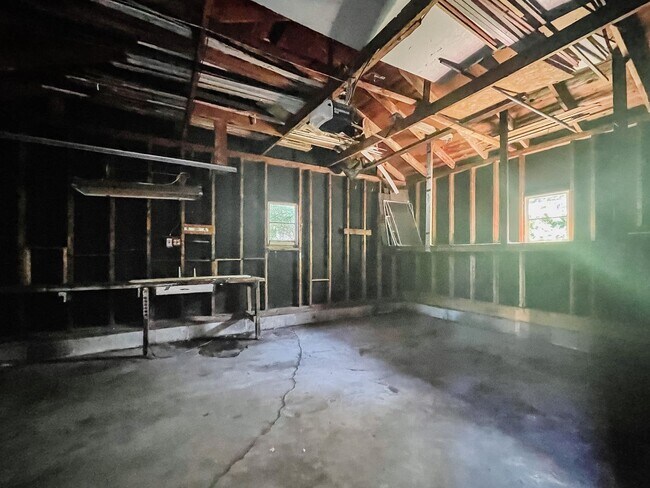 Foto del edificio - 2 bed House w/ Garage + Washer + Dryer in Unit