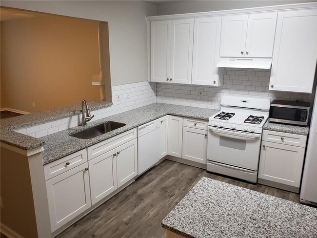 Foto del edificio - 4081 Howell Park Rd