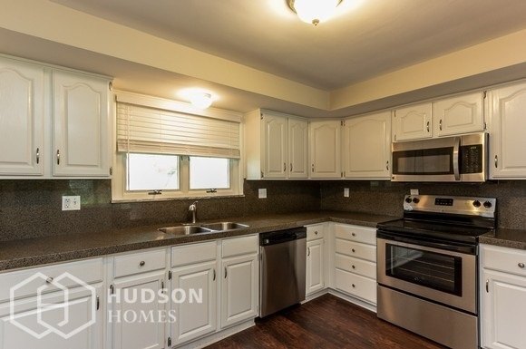 Foto del edificio - 1466 Locust Lake Rd