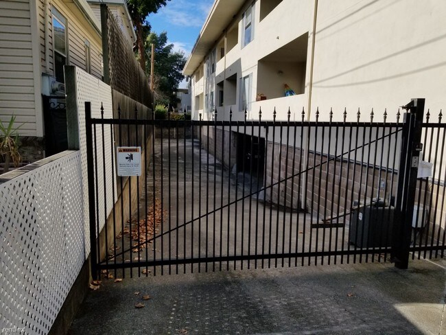 Building Photo - 1 br, 1 bath  - 1500 Newlands Ave Apt 108