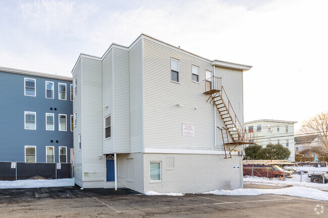 Building Photo - 98 Knight St