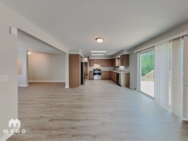 Building Photo - 215 Clearwater Dr