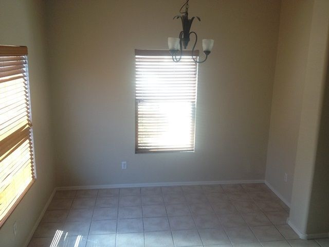 Foto del edificio - 17190 W Desert Ln