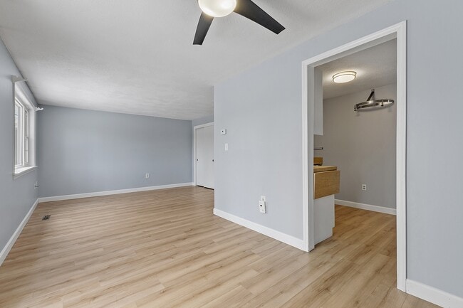 Building Photo - 73 Kennedy Dr