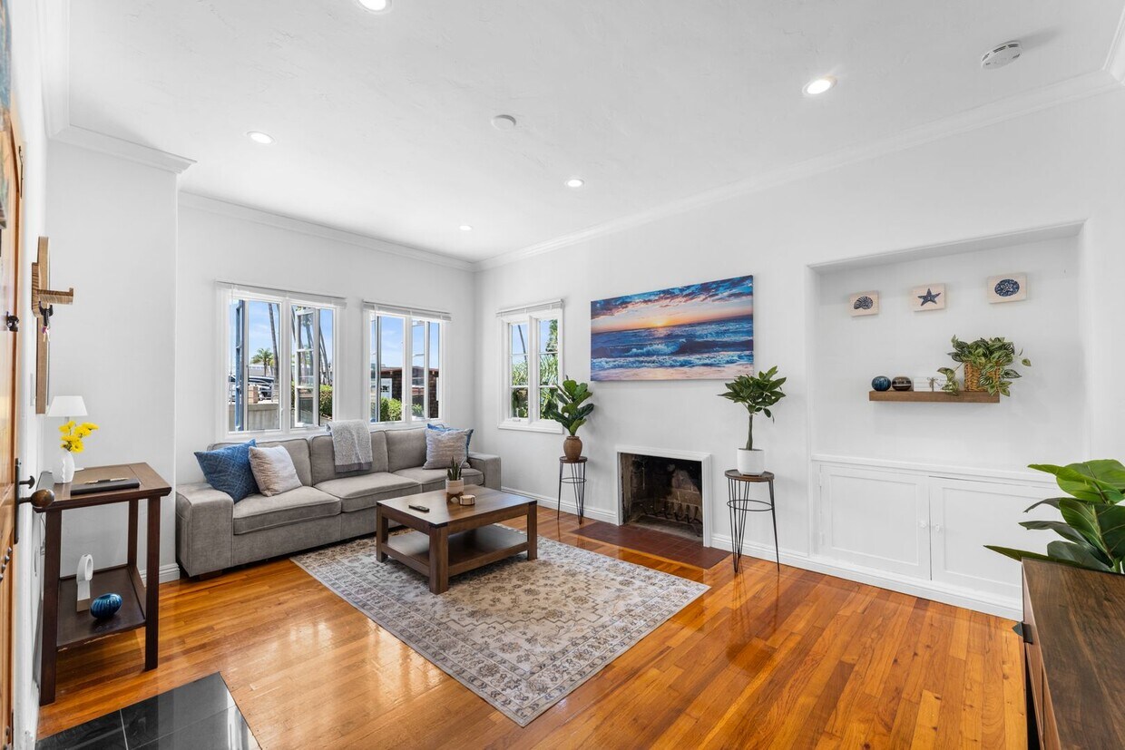 Foto principal - Charming 2 Bed 1 bath "fully furnished mon...