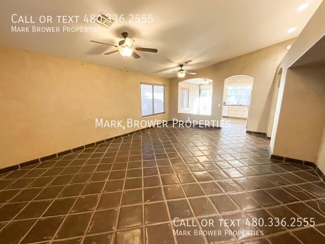 Building Photo - 2037 E Angela Dr