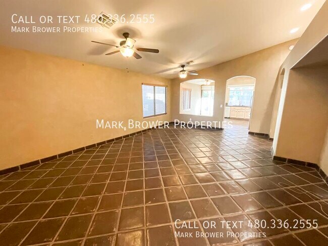 Foto del edificio - 2037 E Angela Dr