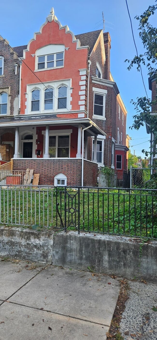 Building Photo - 2118 W Tioga St