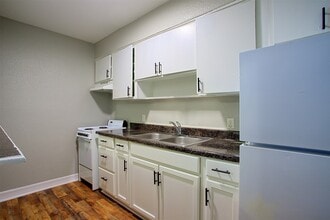 Building Photo - 1419 Hawthorne St Building Photo - 1419 Hawthorne St