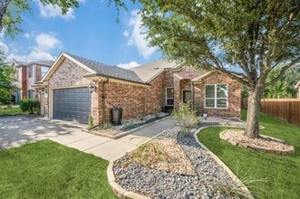 Building Photo - 1609 Santos Dr