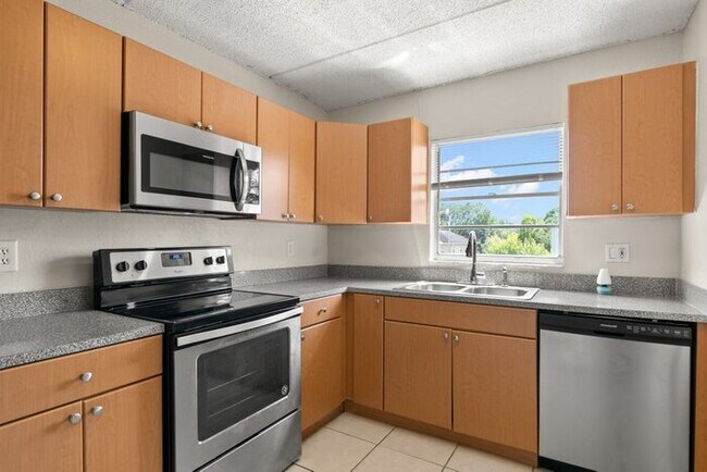 Foto del edificio - Condo For Rent in Somerset Park!