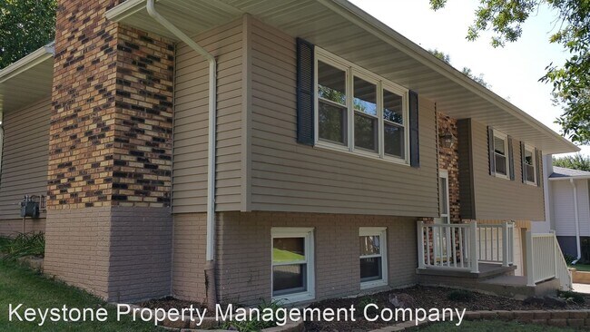 Building Photo - 3 br, 2.5 bath House - 2158 Russell Dr