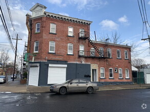 Building Photo - 701 E State St