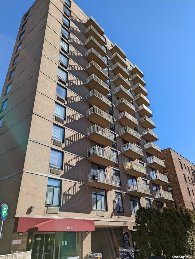 Primary Photo - 116-24 Grosvenor Ln