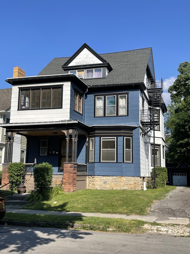 Building Photo - 70 Rutgers St