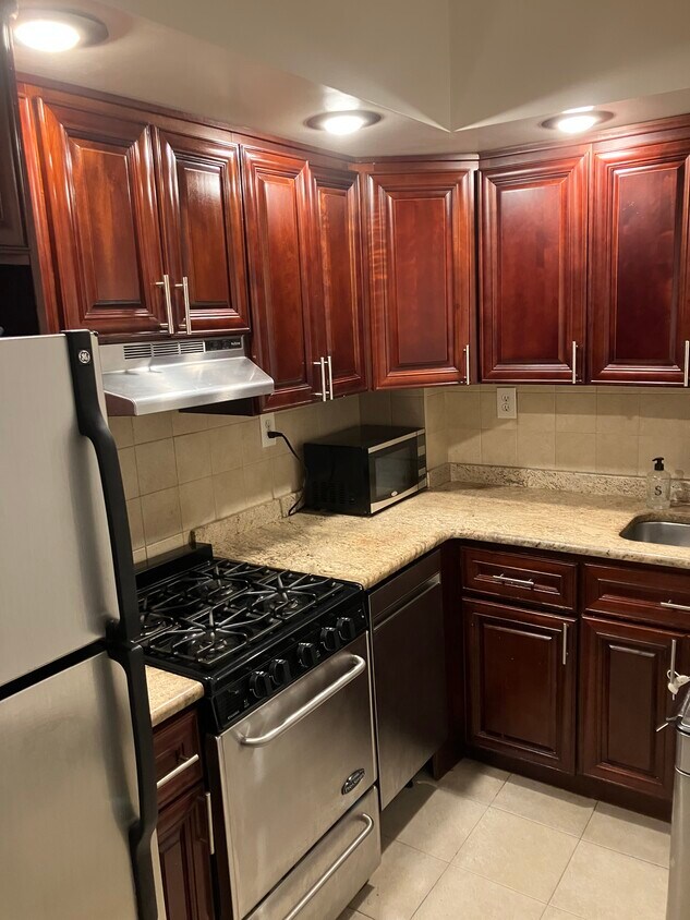 Foto del edificio - 240 E 46th St