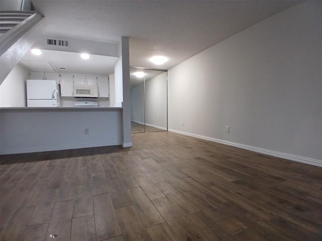 Foto del edificio - 4640 Country Creek Dr