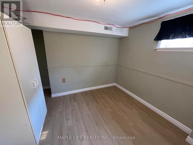 Building Photo - 886bsmt Srigley St